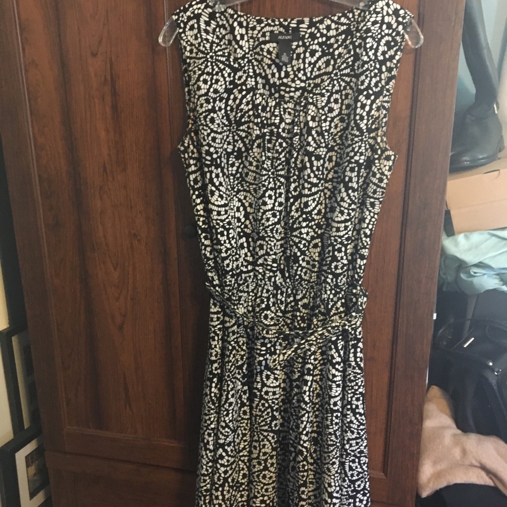 Alfani Black and White Dress. Sz 10